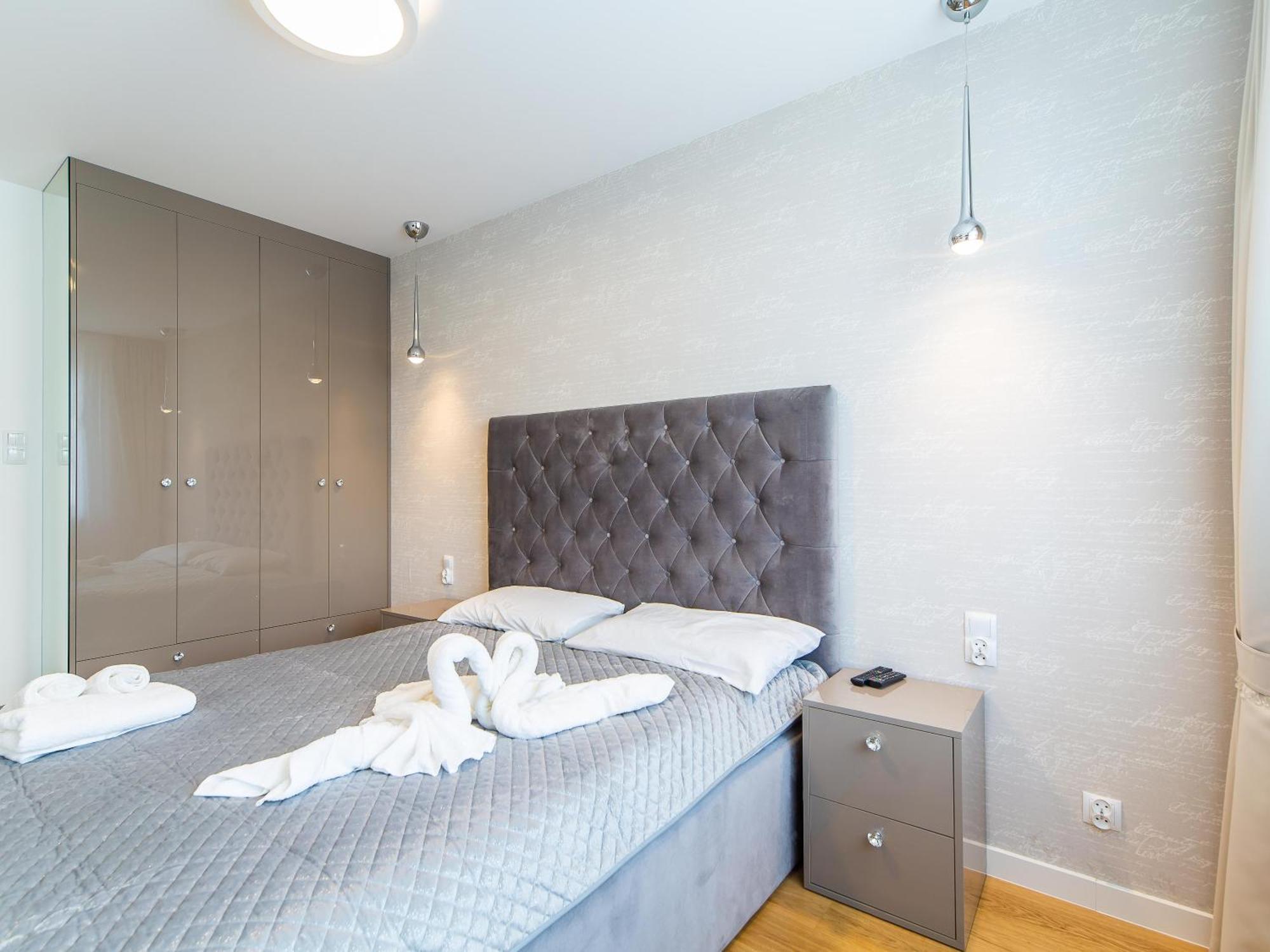 Apart111 - Platinum * Kolberg